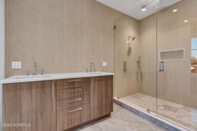 Building Photo - 497 Norwood Ave