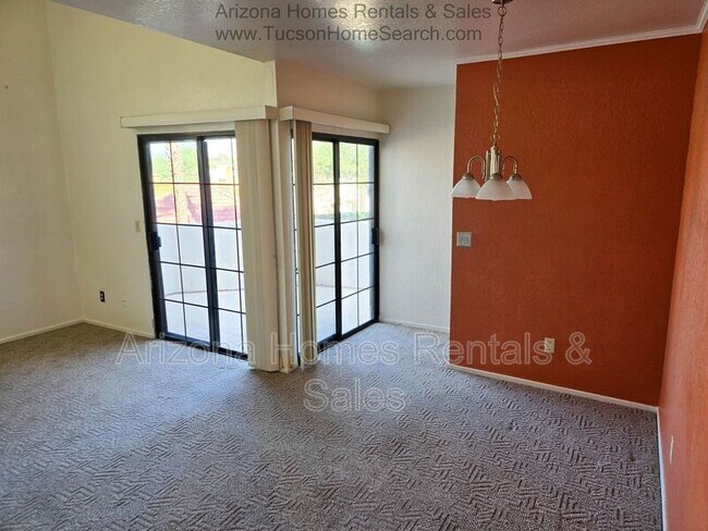 Building Photo - 4273 N River Grove Cir