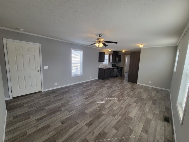 Building Photo - 15864 Marentette Dr