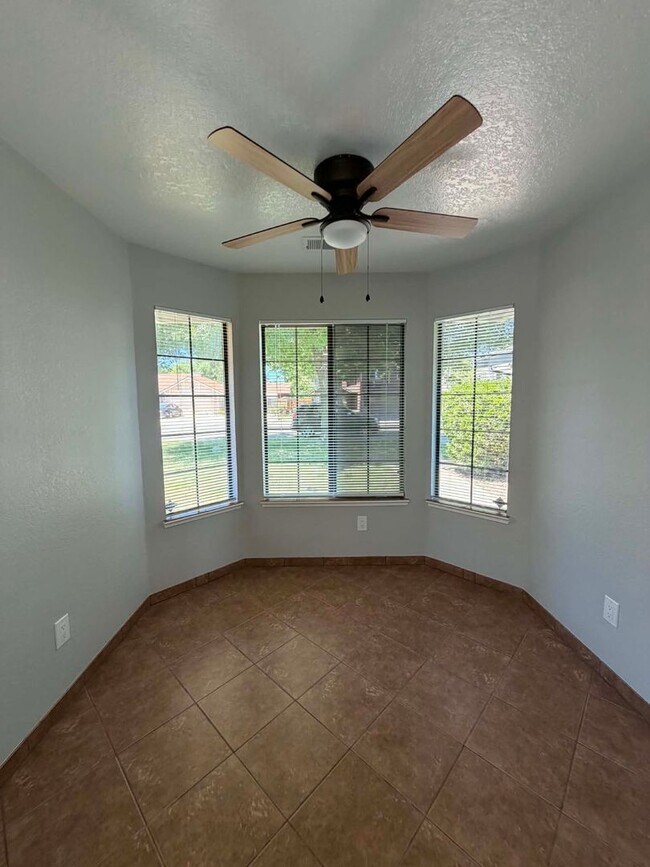 Building Photo - Beautifully Updated 3 Bedroom Home