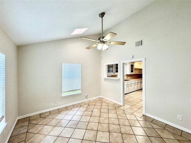 Building Photo - 811 Adele St