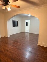 Building Photo - 632 W 78th St