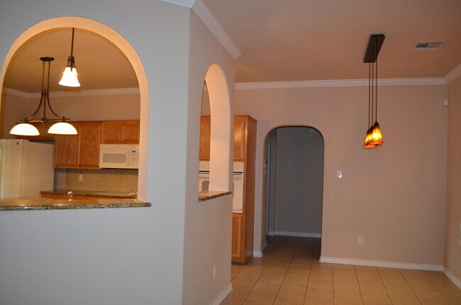 Building Photo - EXECUTIVE HOME IN COUNTRY TRAILS SUBDIVISI...