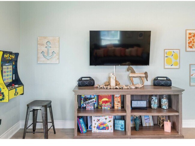 Building Photo - 986 Bahama Ln