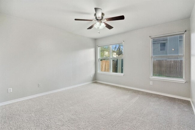 Building Photo - 2907 Kestrel Dr