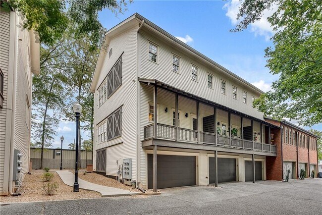 Building Photo - 3371 Dogwood Dr