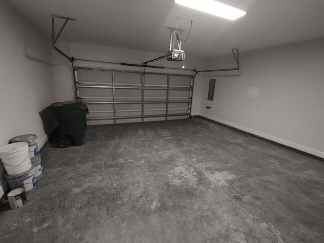 Building Photo - 1046 Fairway Ln