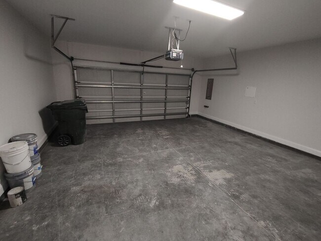 Building Photo - Spacious Townhome in Fairways at Wild Wing!