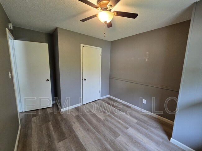 Building Photo - 1242 Edgewood Dr