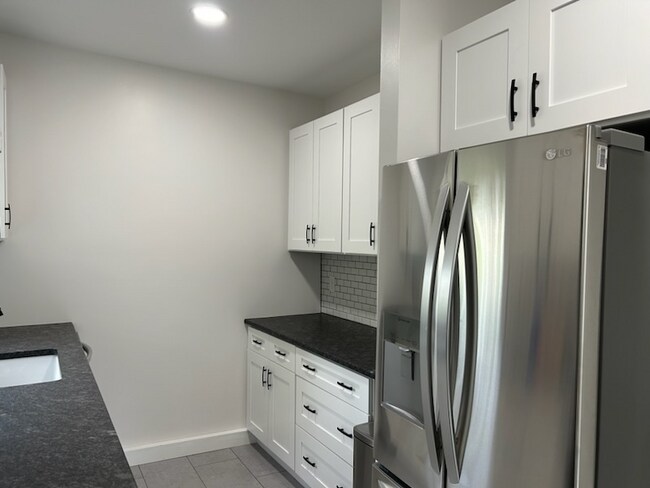 Building Photo - 21 Cemetery St