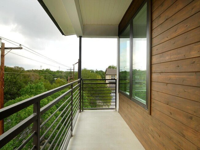 Building Photo - 2612 W 12th St