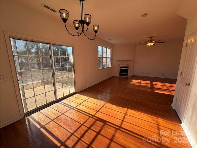 Building Photo - 9920 Forest Run Ln