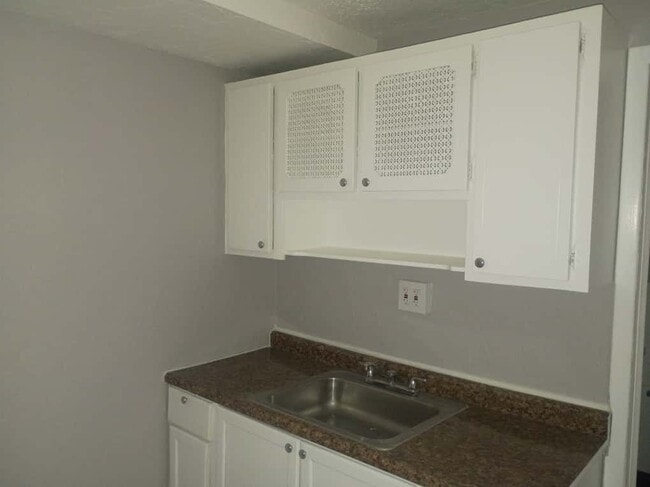 Building Photo - 13444 Euclid Ave