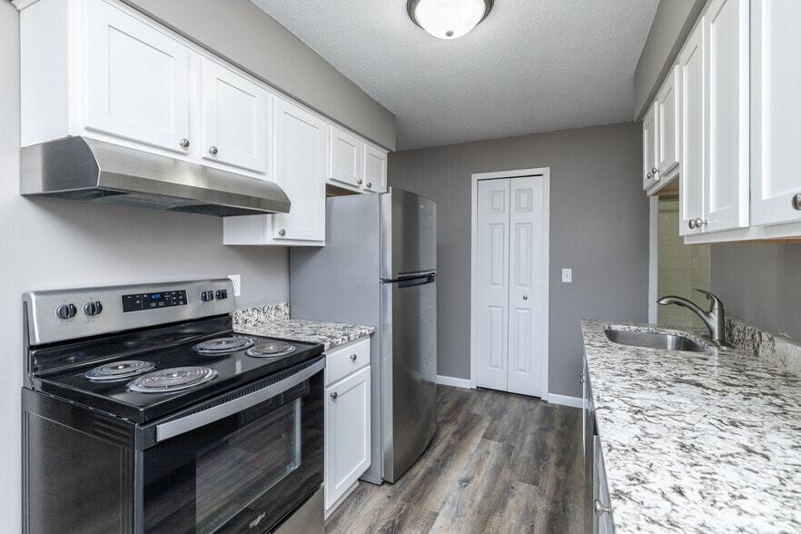 2BR, 1BA - 860SF - Kitchen - Centennial &amp; Heritage Apartments