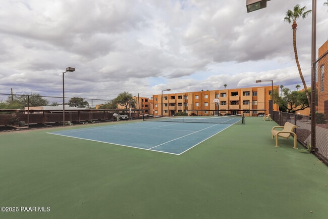 Building Photo - 1810 E Blacklidge Dr