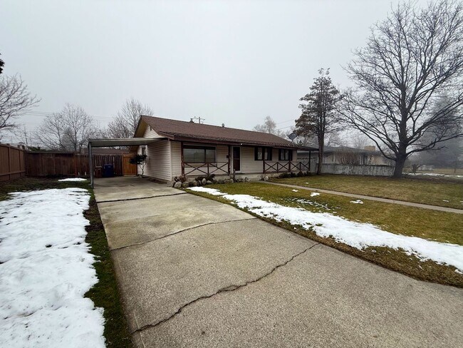Building Photo - 7111 N Dakota St