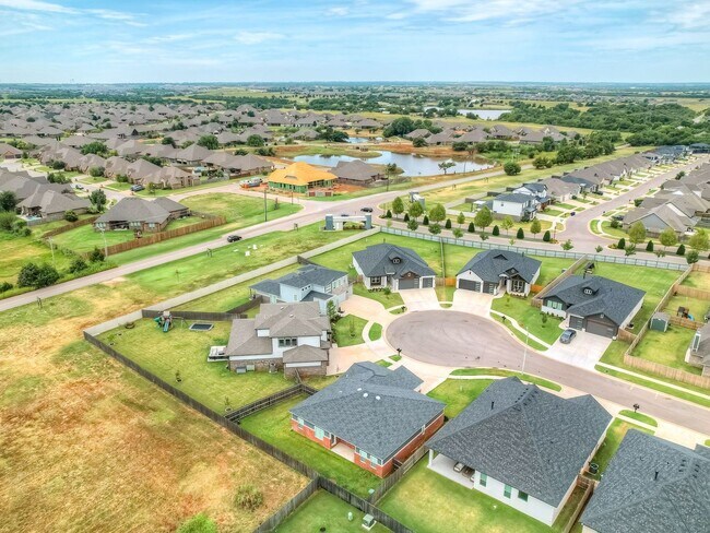 Building Photo - Beautiful New Construction Home in Edmond