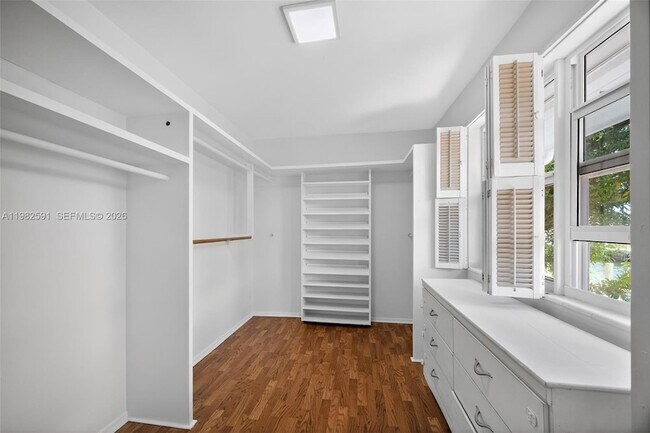 Building Photo - 8651 NE 10th Ct