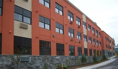 Building Photo - 721 N Clinton St