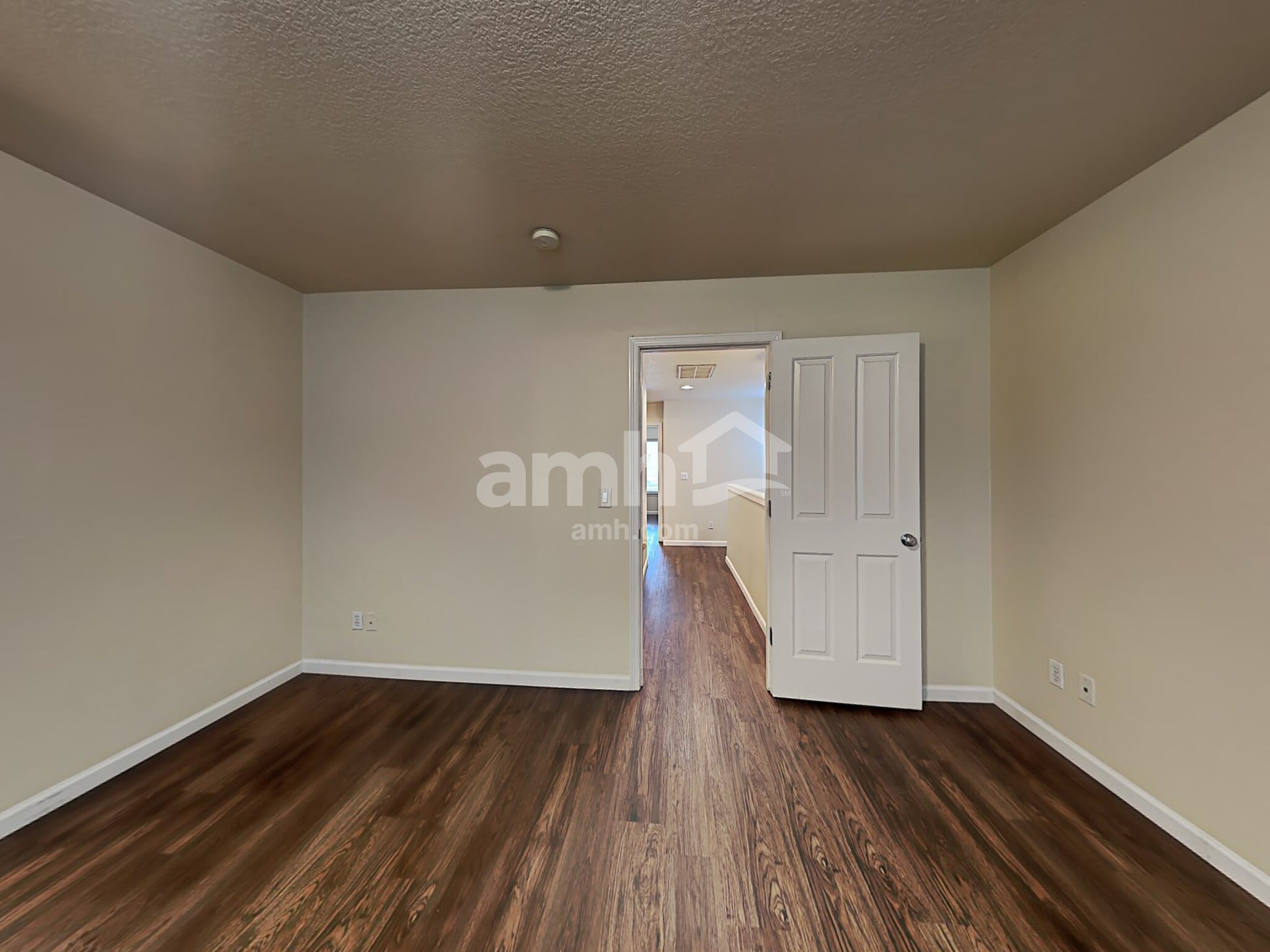 Building Photo - 1628 NE 10th Pl