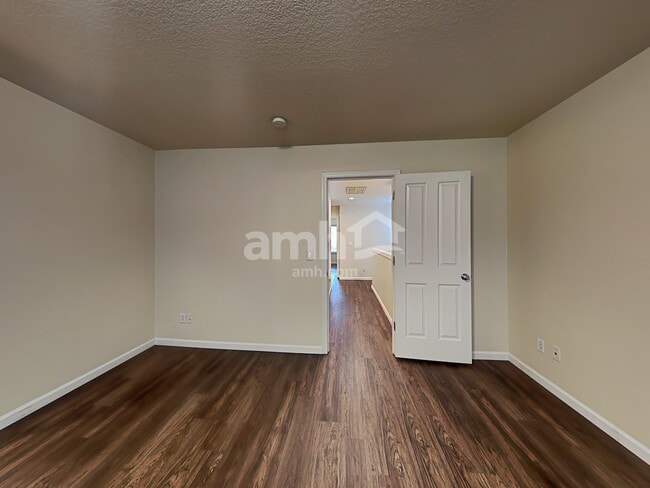 Building Photo - 1628 NE 10th Pl