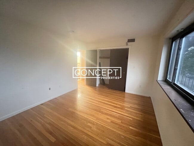 Building Photo - 182 Central St
