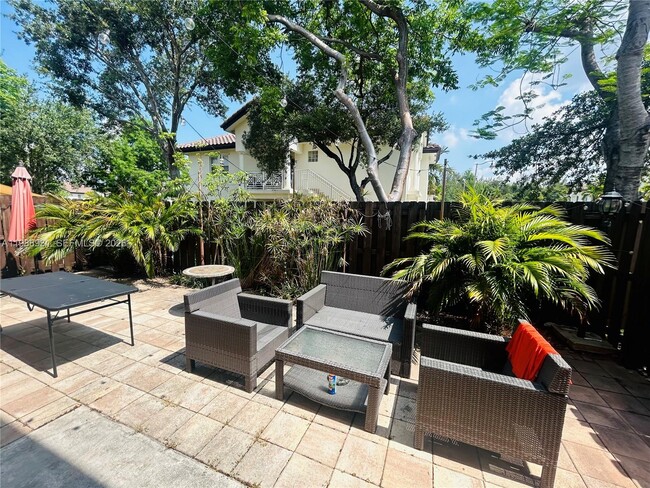 Building Photo - 10963 NW 87th Ln