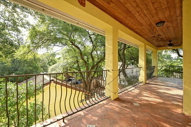 Building Photo - 2829 San Gabriel St