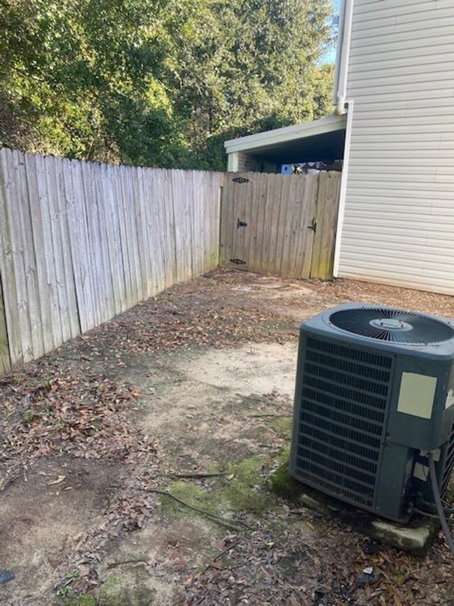 Building Photo - 3 Bedroom Gulfport Townhouse