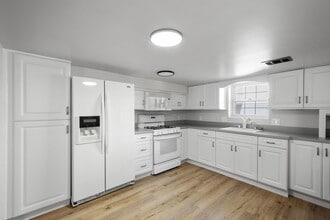 Building Photo - SCORE 50% OFF 1ST MONTH'S RENT IF SIGNED BY FEB 6! Stunning 4 Bedroom home in North Versailles av...