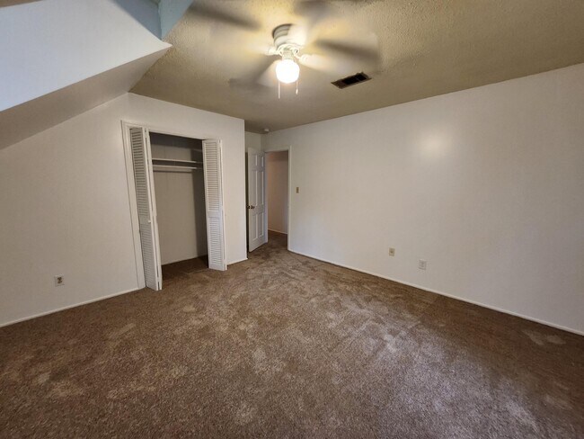 Building Photo - 3602 Nassau Dr