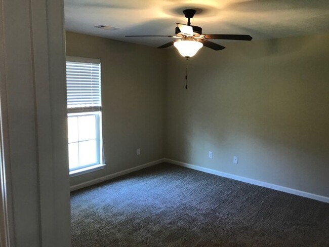 Building Photo - 155 Yucca Ct.