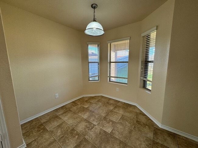 Building Photo - 9901 Diana Dr