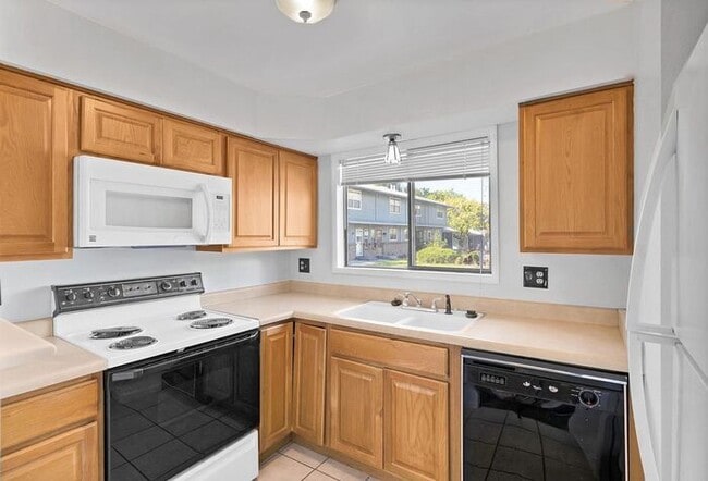 Building Photo - 2 Bedroom Condo near CMU
