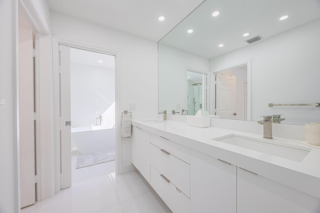 Building Photo - 23246 L'Ermitage Cir