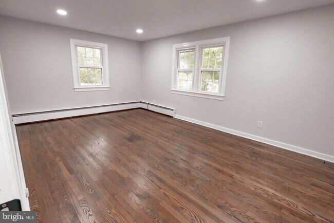 Building Photo - 912 Hilltown Pike