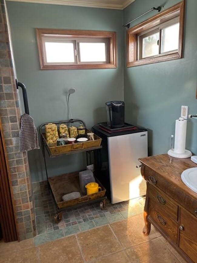 Building Photo - 2-Bedroom in Newlands with Secret Garden & Suite