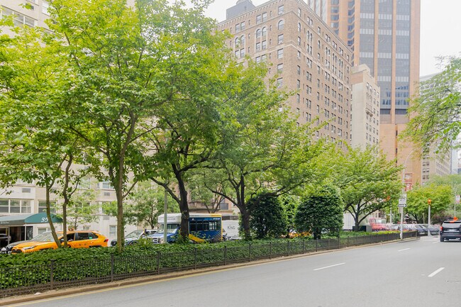 Building Photo - 28 Park Ave