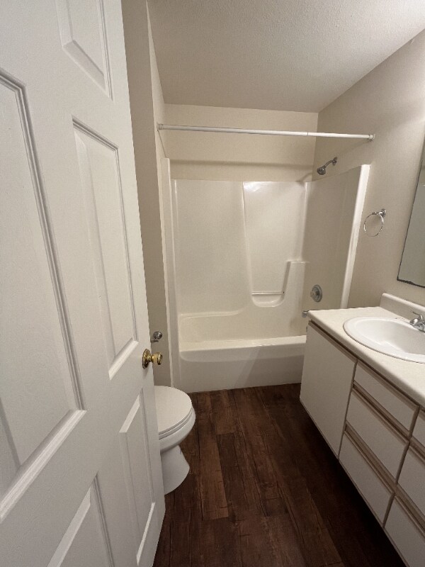 Building Photo - 1208 E Jeffery Dr