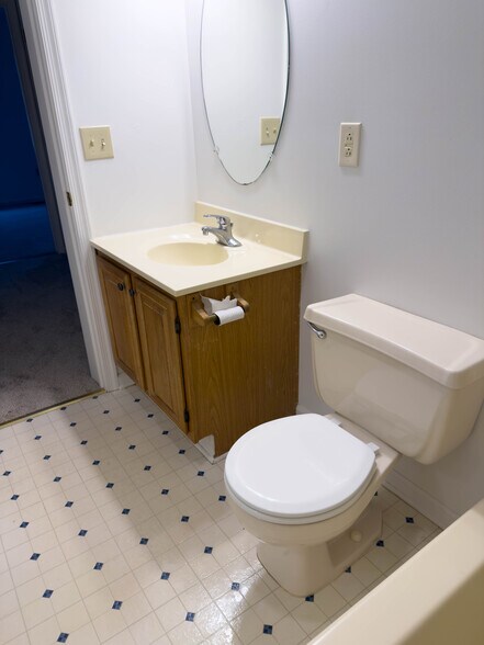 Building Photo - 80 Diller Ave