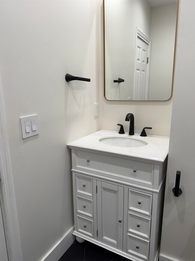 Building Photo - 664 Palisade Ave