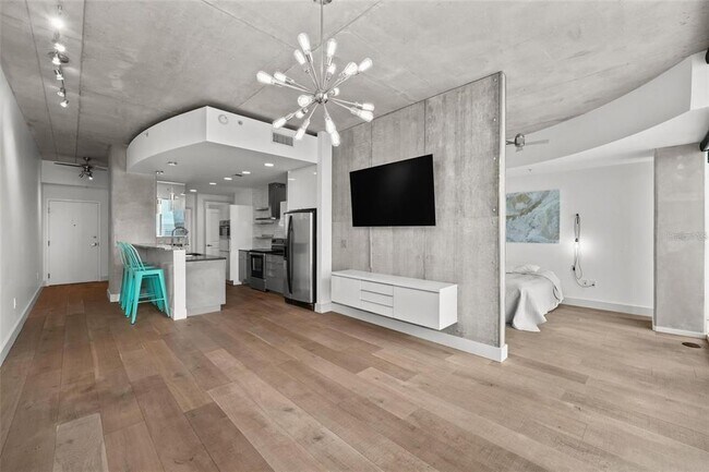 Building Photo - 777 N Ashley Dr