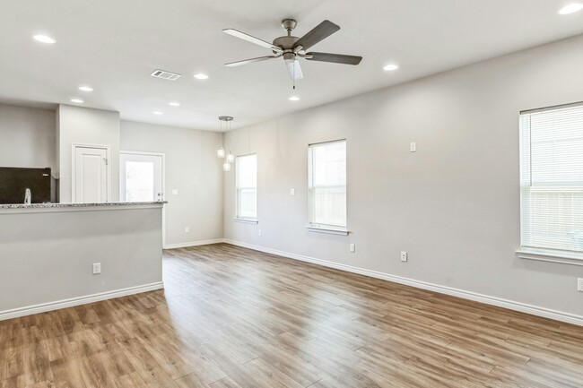 Building Photo - 203 Peruna Dr