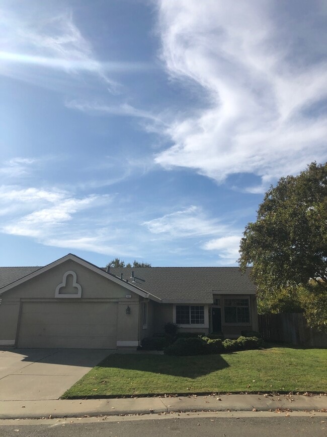 Building Photo - 3 BED 2 BATH HOME W/ UPGRADES ON CUL-DE-SAC