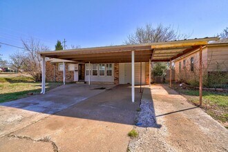 Building Photo - Move-In Ready! Beautifully Updated Home with Easy I-40 Access!