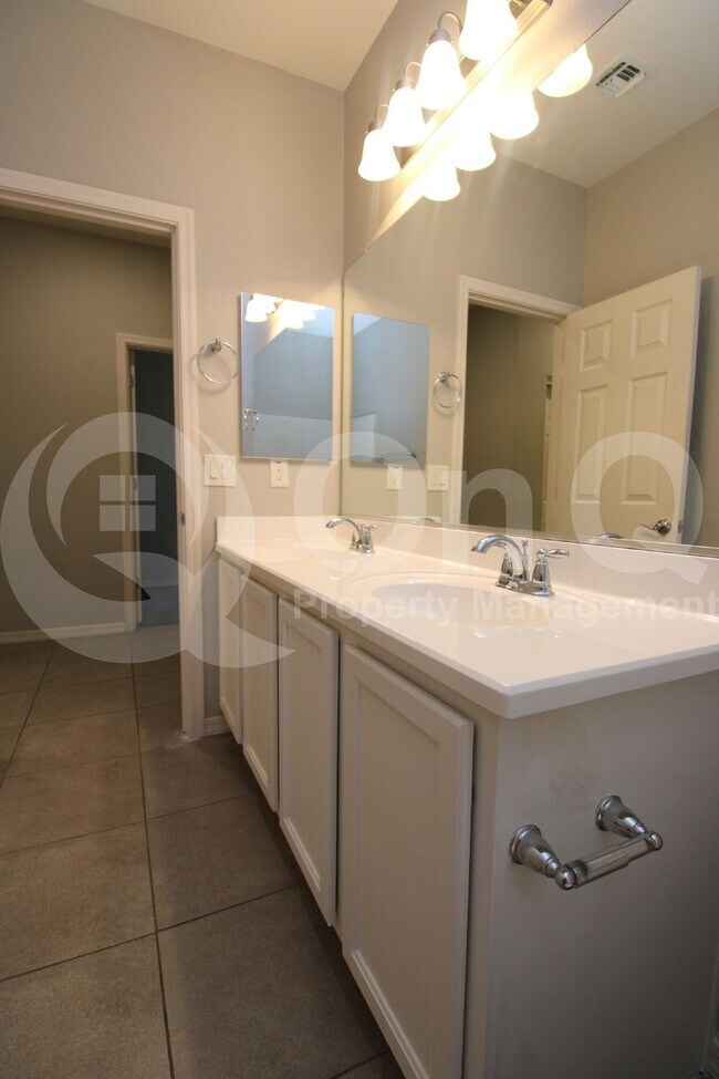 Building Photo - 41582 N Willow Ct