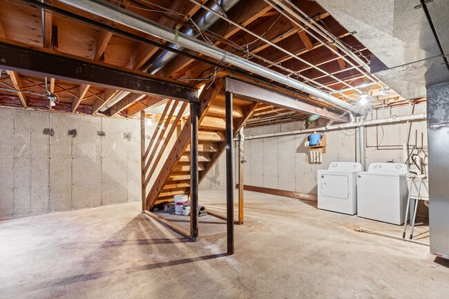 Building Photo - 3490 Willowview Ct