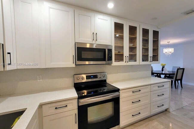 Building Photo - 2500 Parkview Dr