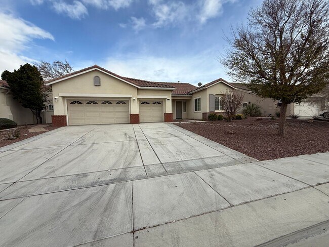 Building Photo - Apple Valley Estates- Gated Community- Beautiful 4 Bedrooms, 3 Bathrooms