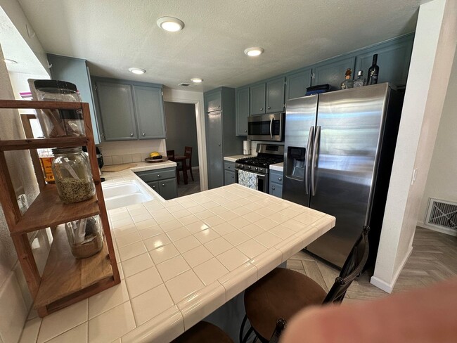 Building Photo - Jeffries Ranch Oceanside Home
